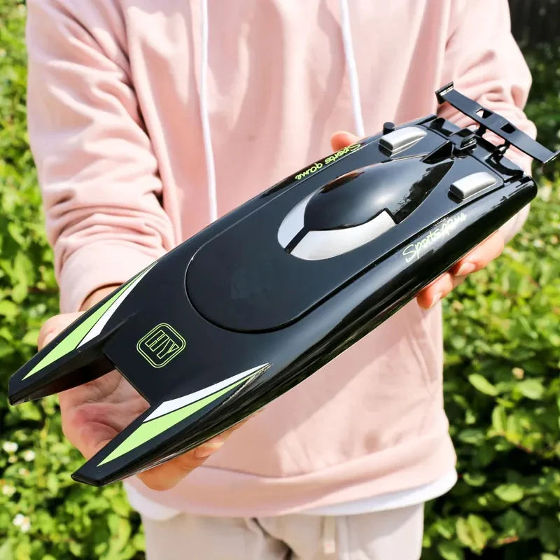 Waterproof Remote Control Speedboat with Dual Motors - High-Speed Watercraft Toy