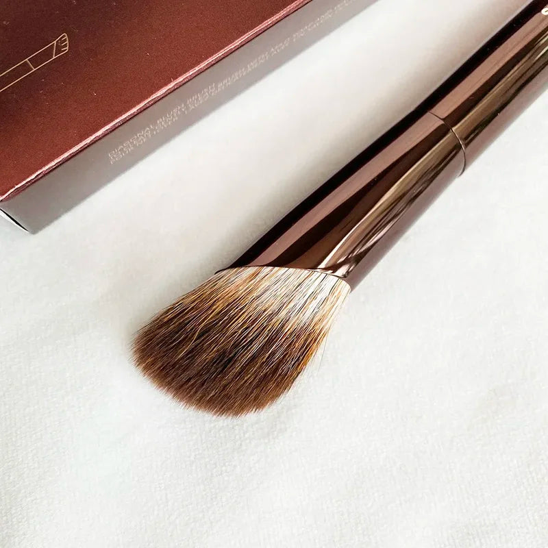 Diagonal Blush Brush for Face Powder & Contour - Natural Fox Hair