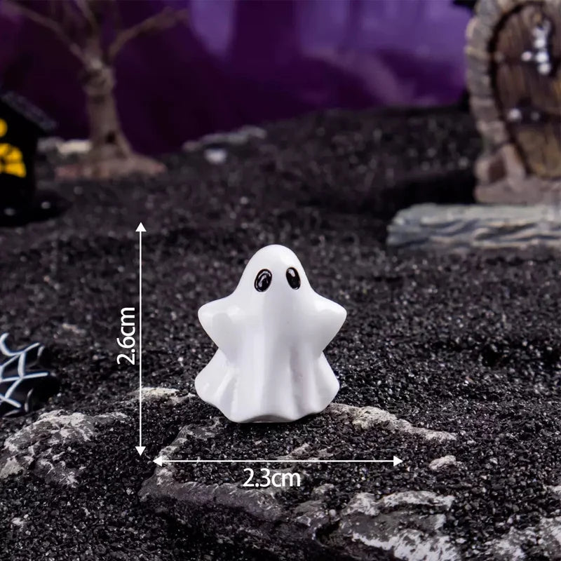 Mini Resin Ghost Figurines for Halloween Decor, Spooky Micro Landscape Set - 5 or 10 Pieces