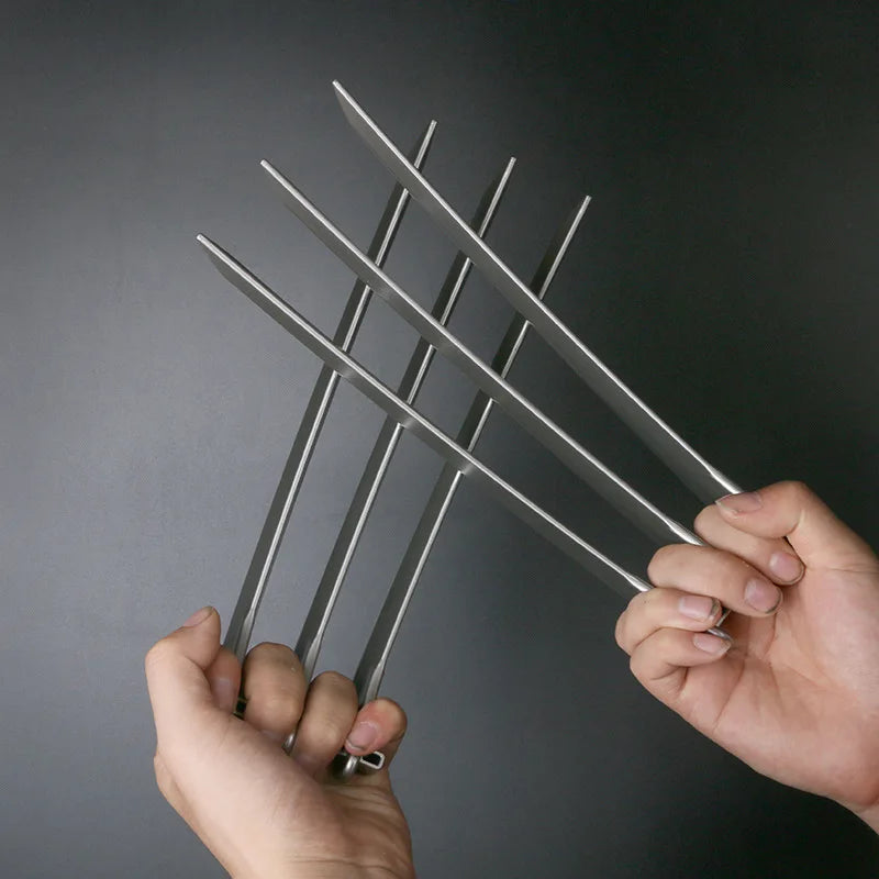25cm Wolverine Claws Cosplay Prop - Realistic Plastic Wolf Claws for Halloween & Role Play
