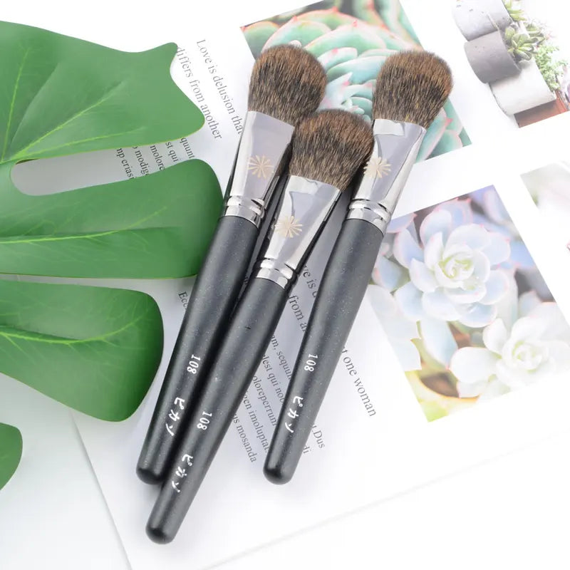 Blush Makeup Brush with Squirrel Hair - Face Contour & Sculpting Tool