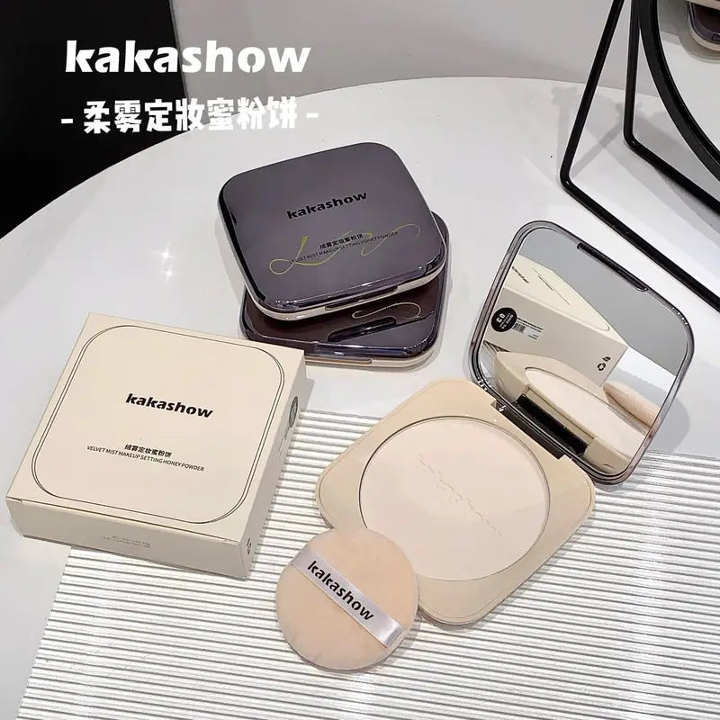 Oil-Control Brightening Face Powder with Mirror Compact for Flawless Matte Finish