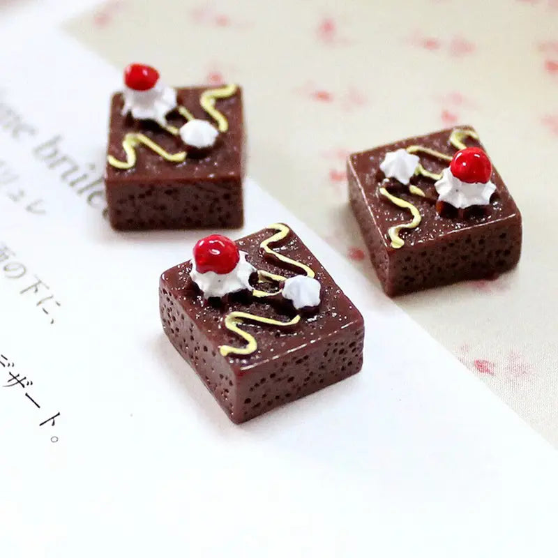 Mini Dollhouse Cake Set - 6 Resin Dessert Cupcakes for Doll Food Play