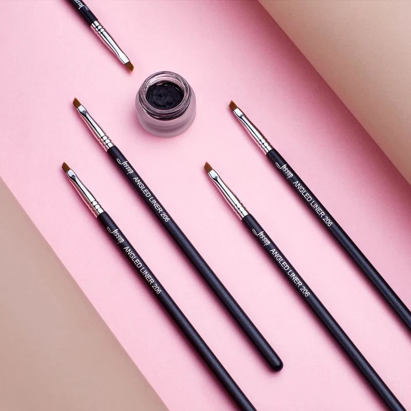 Angled Eyeliner Brush for Winged Makeup - Soft Fiber Cosmetic Tool