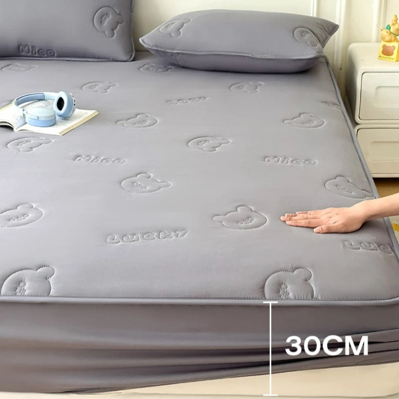 Waterproof Queen Mattress Protector with Elastic Band - Quilted, Breathable, Anti-Mite Bed Cover