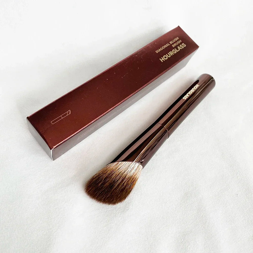 Diagonal Blush Brush for Face Powder & Contour - Natural Fox Hair