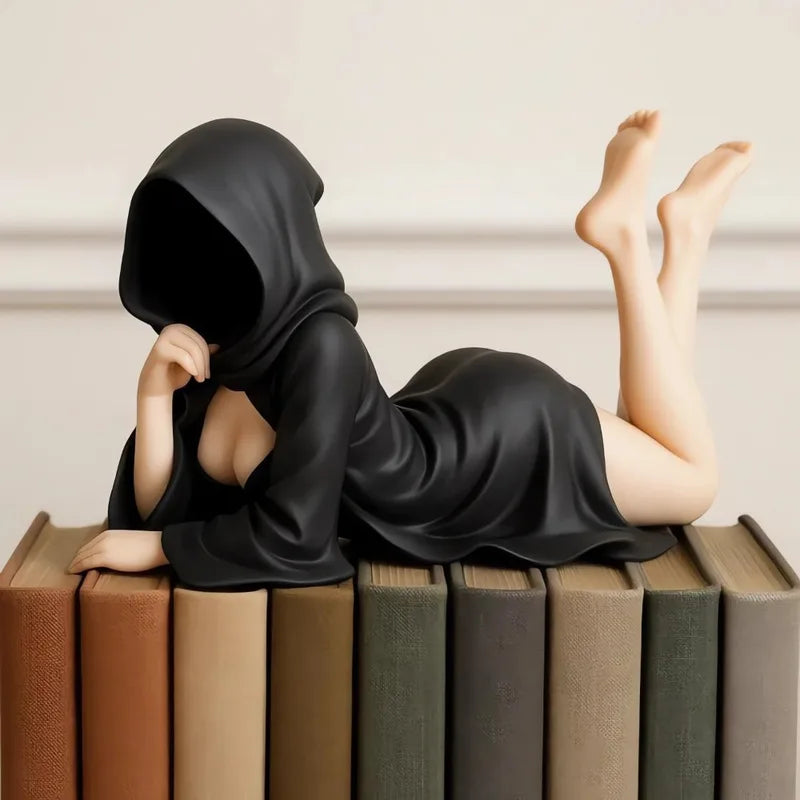 Gothic Mysterious Sitting Queen Statue Decorative Sculpture Halloween Decor