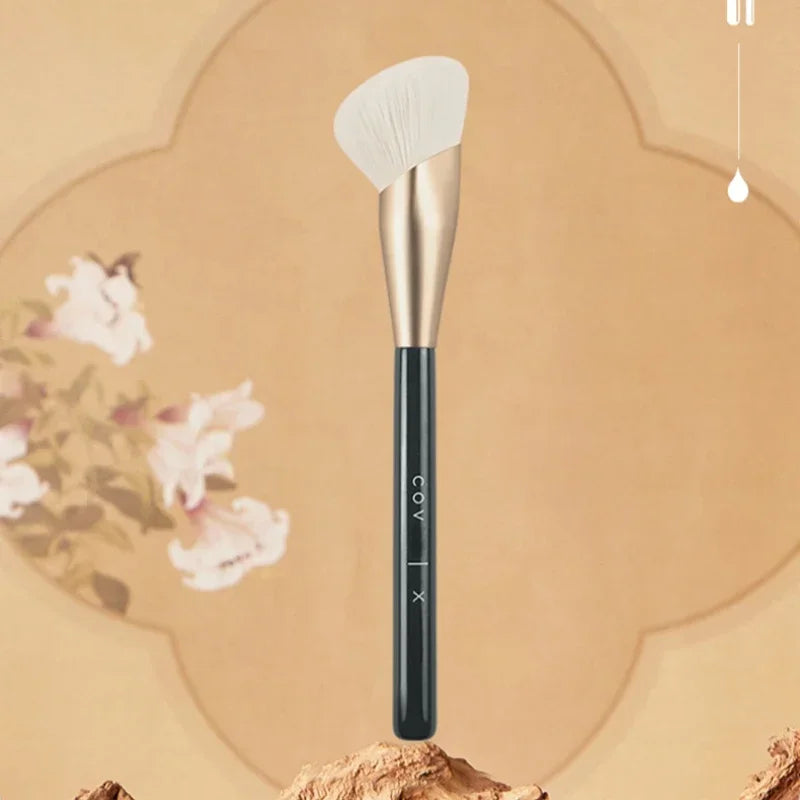 Large Fingertip Foundation Brush - Liquid Contour Makeup Tool