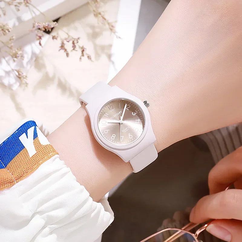 Silicone Strap Quartz Watch for Women Casual Fashion Ladies Wristwatch