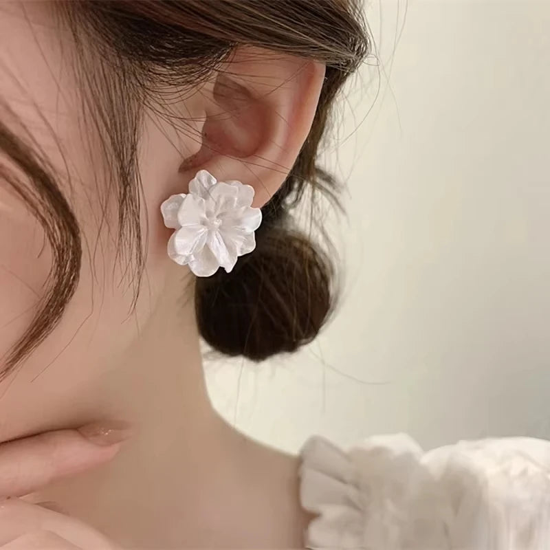 White Flower Stud Earrings for Women Floral Acrylic Jewelry - Sweet & Charming