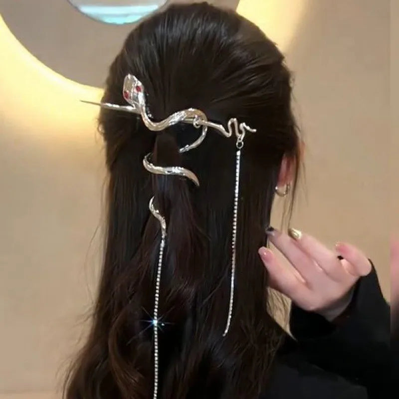 Entangled Snake Tassel Hairpin for Women with Coiled Design - Stylish Hair Accessory