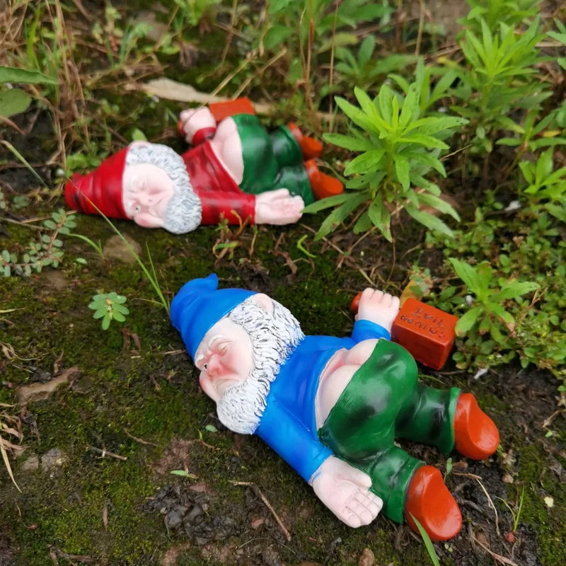 15cm Drunken Garden Gnome Statue - Whimsical Resin Yard Decor for Outdoor & Indoor Spaces