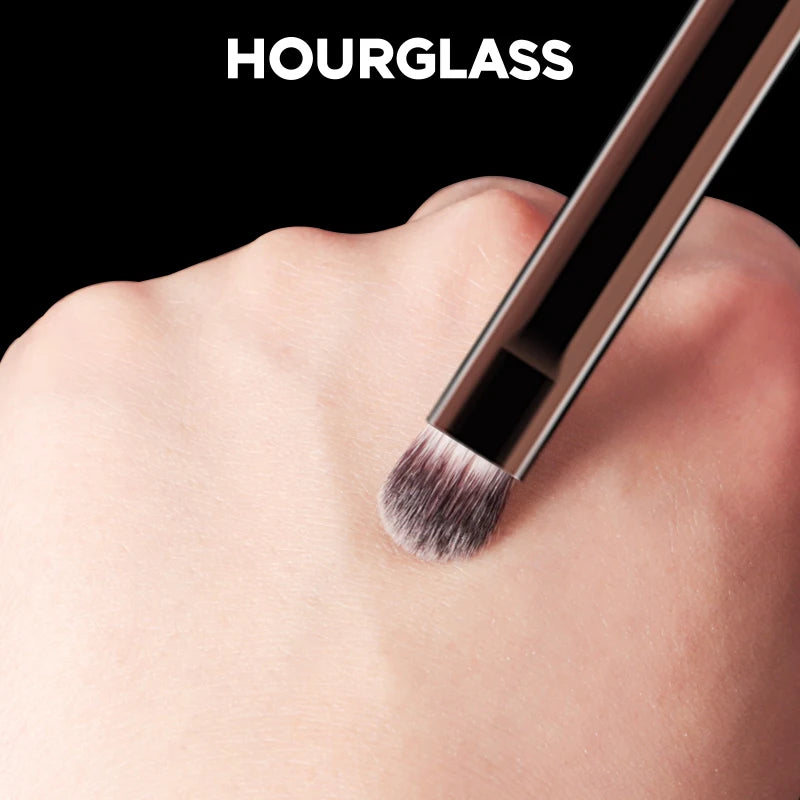 Eye Shadow Brush No.12 Beveled Makeup Brush Soft Skin-Friendly Fiber Hair Single Eye Makeup Tool
