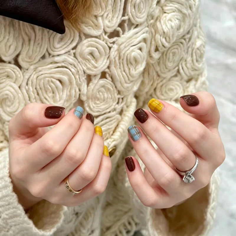 30PCS Cute Cartoon Short Fake Nails for Fall/Winter - Niche Design, Gift Set