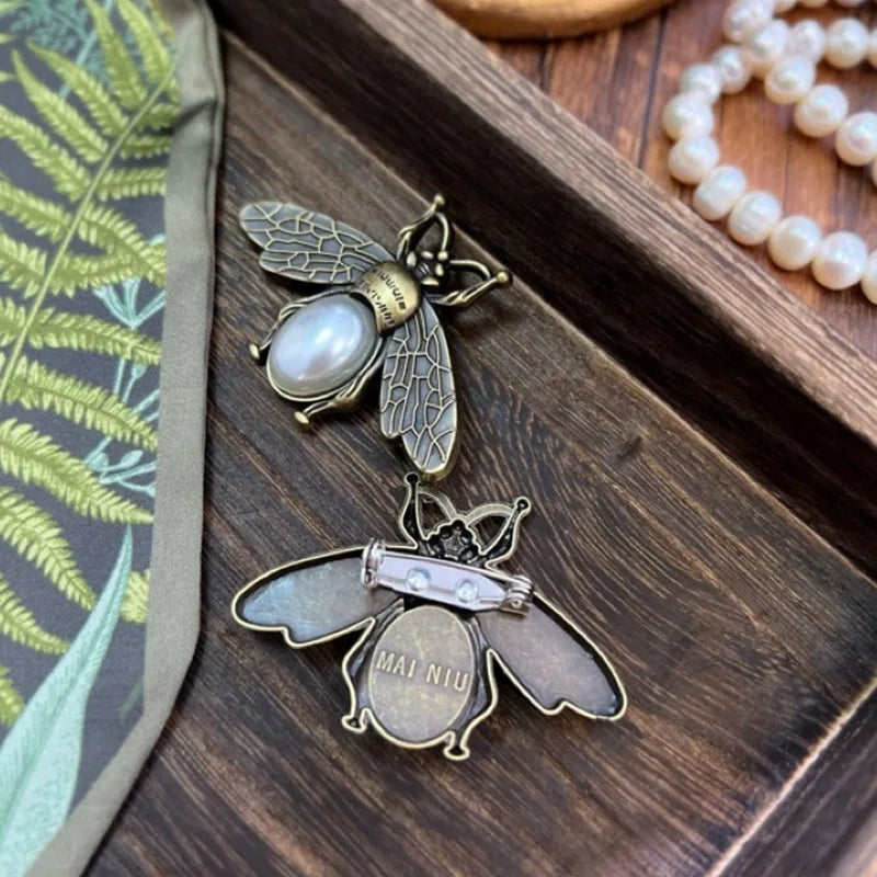 Vintage Bee Brooch Women's Accessories Trendy Collar Pin Shawl Buckle