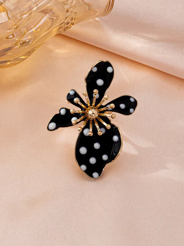 Women's Flower Ring with Black and White Polka Dots - Light Luxury Jewelry