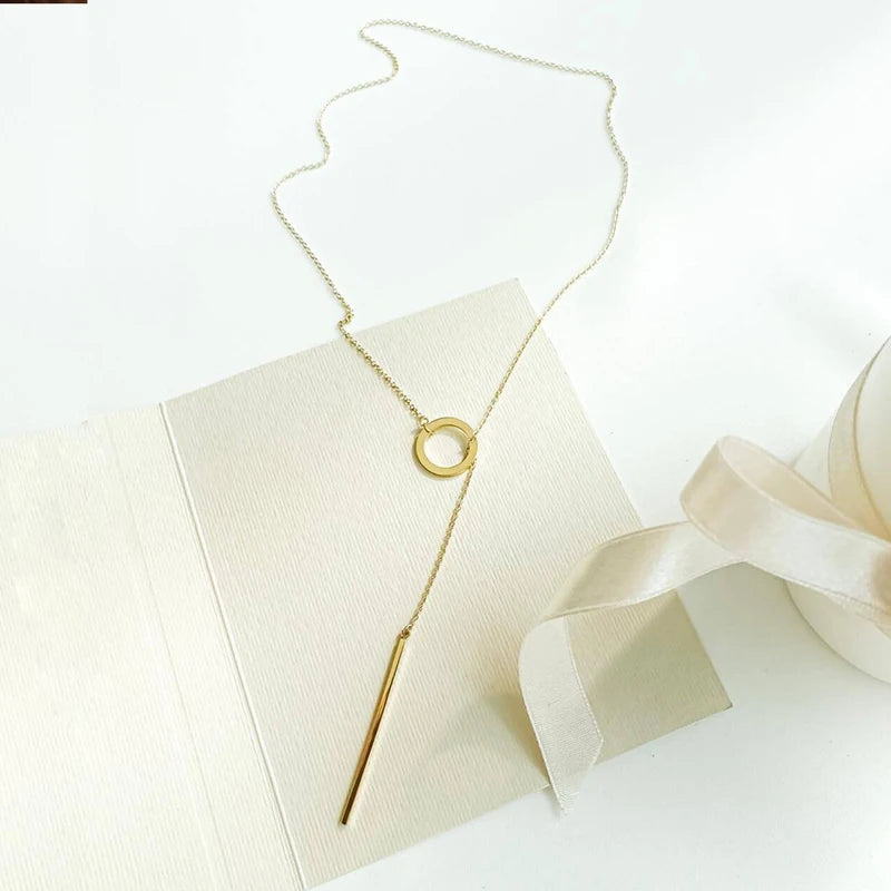 Minimalist Round Pendant Necklace for Ladies with Pearl and Leaf Design - Long Chain Jewelry Gift