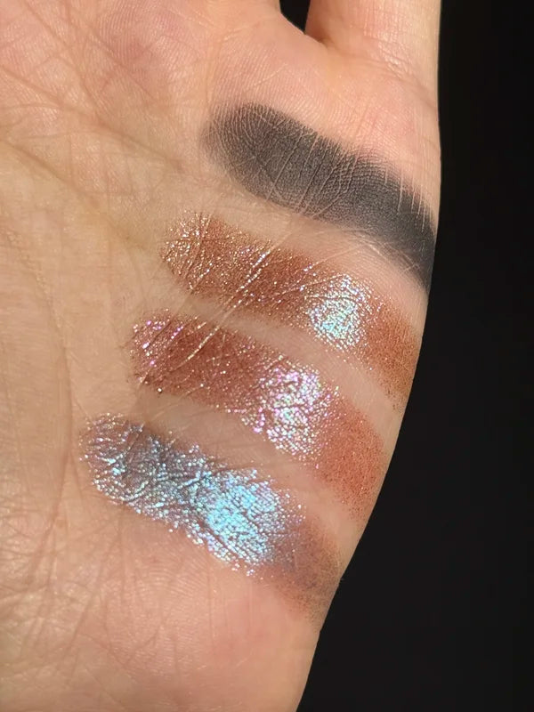 4-Color Chameleon Eye Shadow Palette with Shimmer Finish for Vibrant Looks