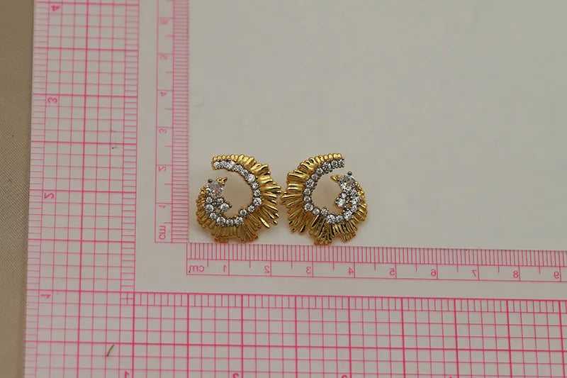 Irregular Heart Stud Earrings for Women - Zirconia Hollow Jewelry