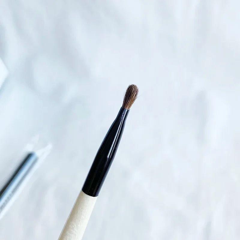 Retractable Lip Brush for Precise Lipstick & Gloss Application Travel Makeup Tool