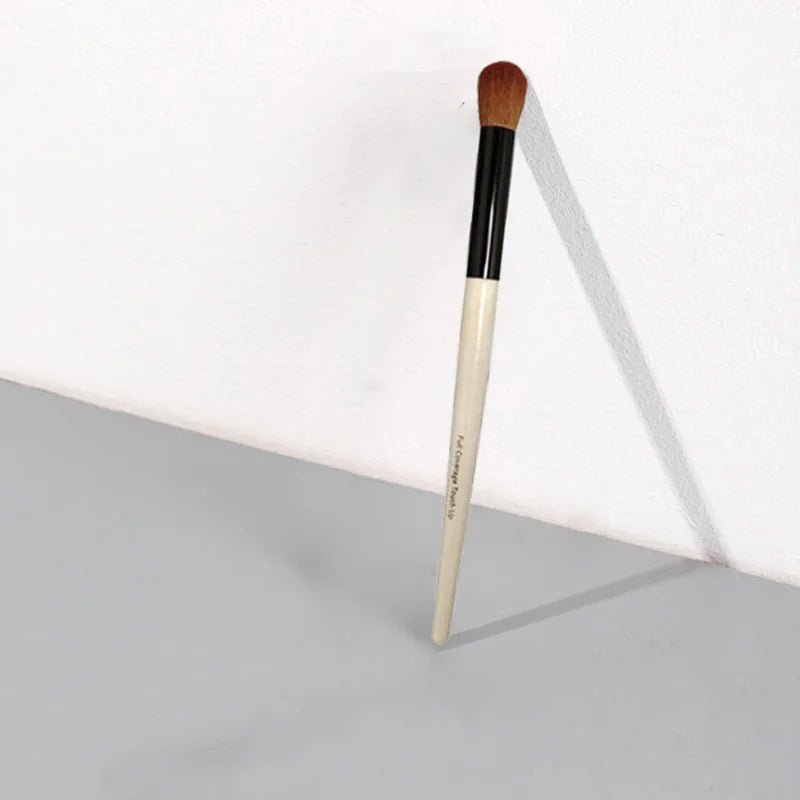 Concealer Makeup Brush with Solid Wood Handle - Face Cosmetic Tool