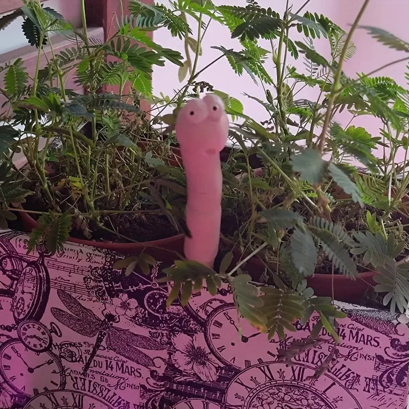 Cute Thirsty Worm Plant Decor for Indoor & Outdoor Gardens - Playful Ornament