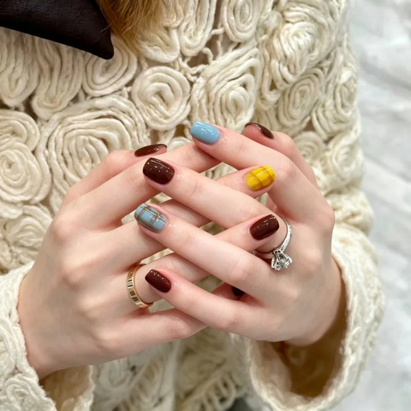 30PCS Cute Cartoon Short Fake Nails for Fall/Winter - Niche Design, Gift Set
