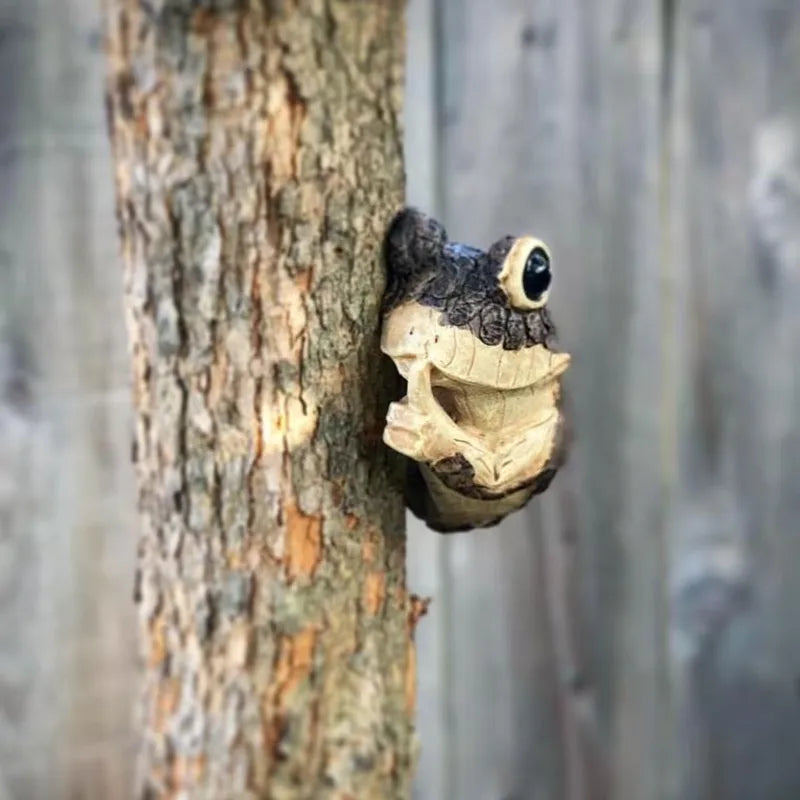 Peeping Frog Climbing Tree Hanging Decoration Resin Garden Ornament