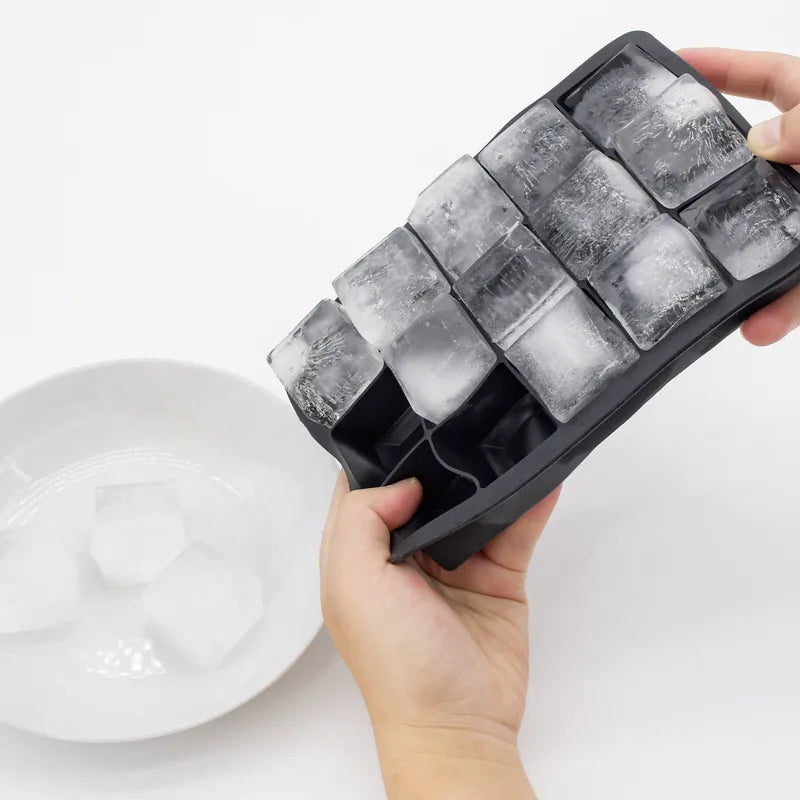 15-Grid Silicone Ice Cube Mold with Cover for Creative Home Use