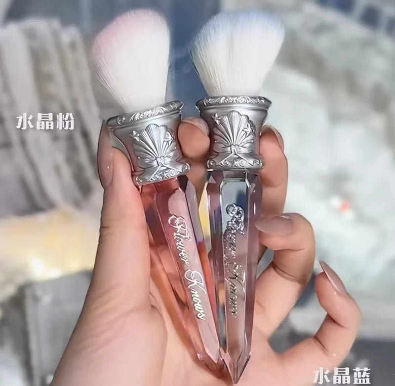 Fluffy Cosmetic Blush Brush for Face Powder & Foundation - Portable Makeup Tool