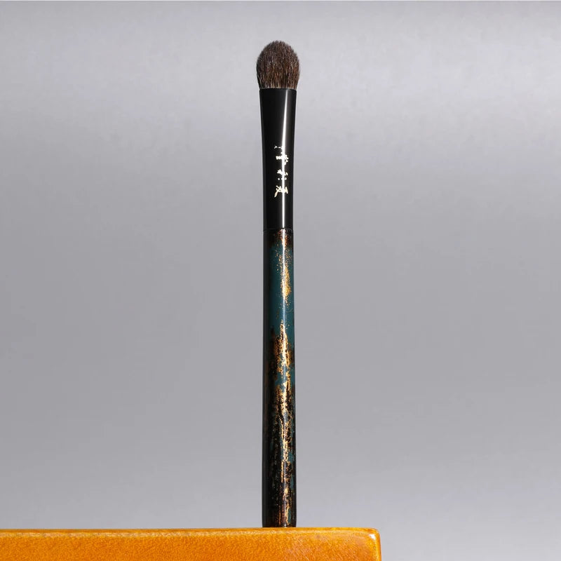 Professional Handmade Eye Shadow Makeup Brush - Natural Hair, Pine Squirrel & Goat Hair, Raw Lacquer Handle