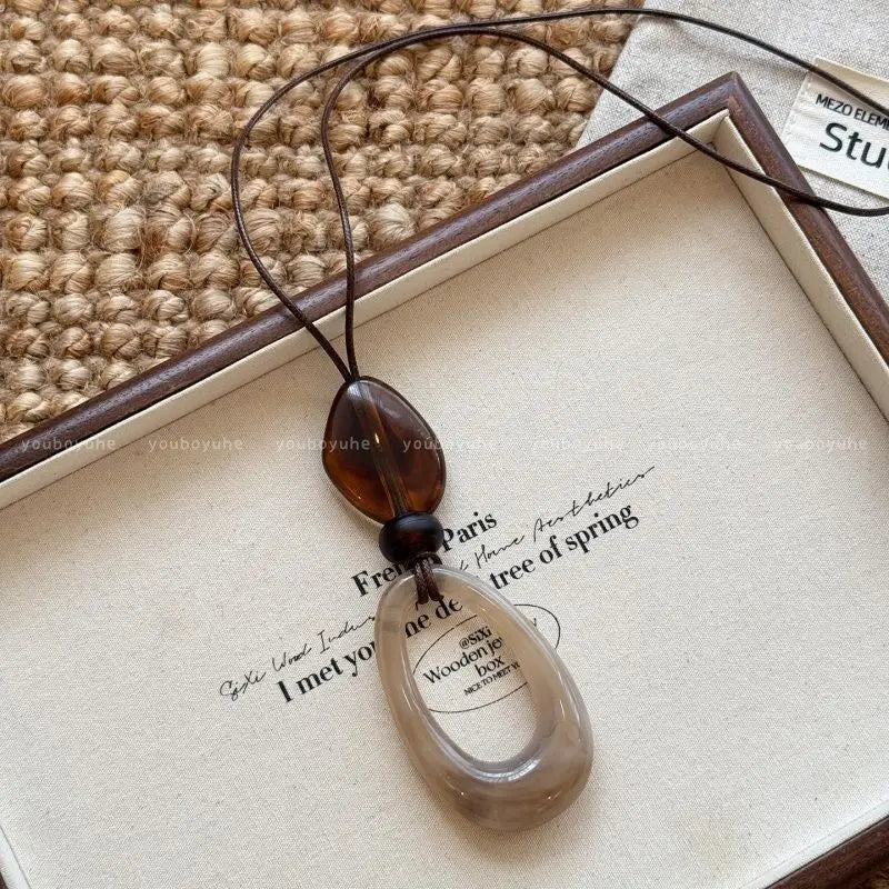 Vintage Resin Large Circle Pendant Necklace for Women Adjustable Chain Jewelry