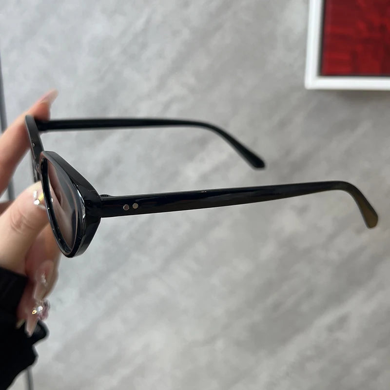 Retro Cat Eye Sunglasses for Women Men Rivet Triangle Style Multi Color Fashion Eyewear