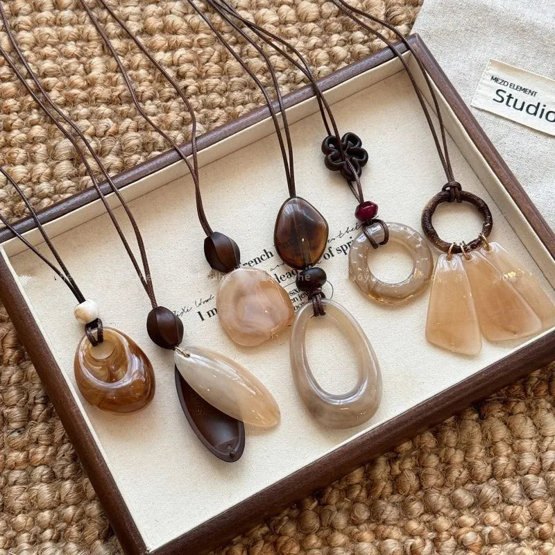 Vintage Resin Large Circle Pendant Necklace for Women Adjustable Chain Jewelry