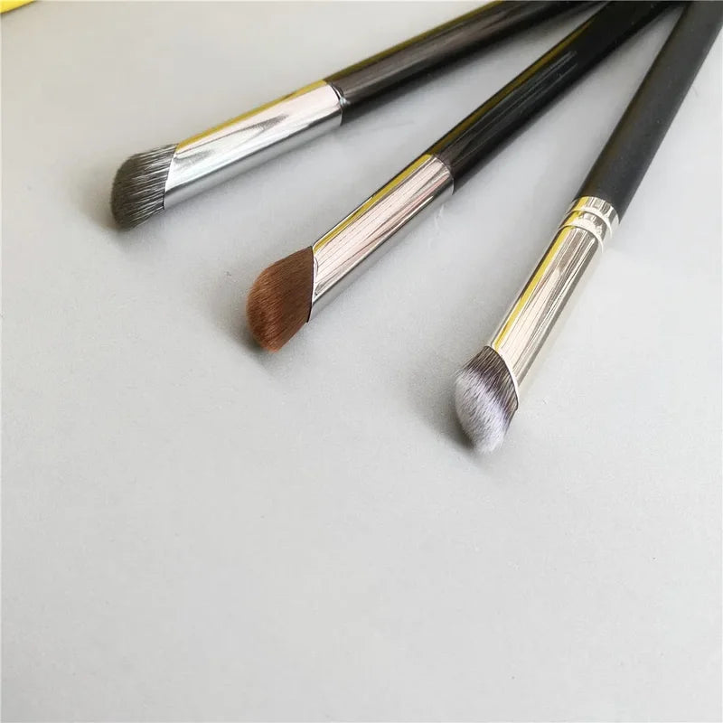 Professional Concealer Brush for Cream & Liquid Makeup - Fingertip Shape, Synthetic Hair
