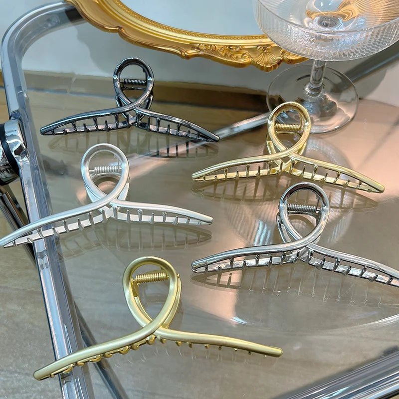 Oversized Metal Hair Claw Hairpin - Large Hollow Hair Grip for Girls, Trendy Hair Accessories