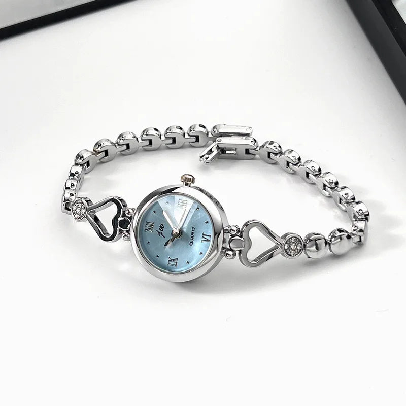 Women's Exquisite Heart Bracelet Waterproof Quartz Watch - Light Luxury Gift