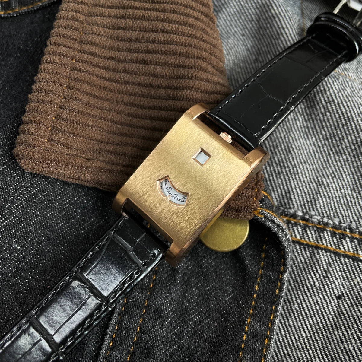 Men's Retro Gold Quartz Watch - Light Luxury Fashion Timepiece with Trendy Design