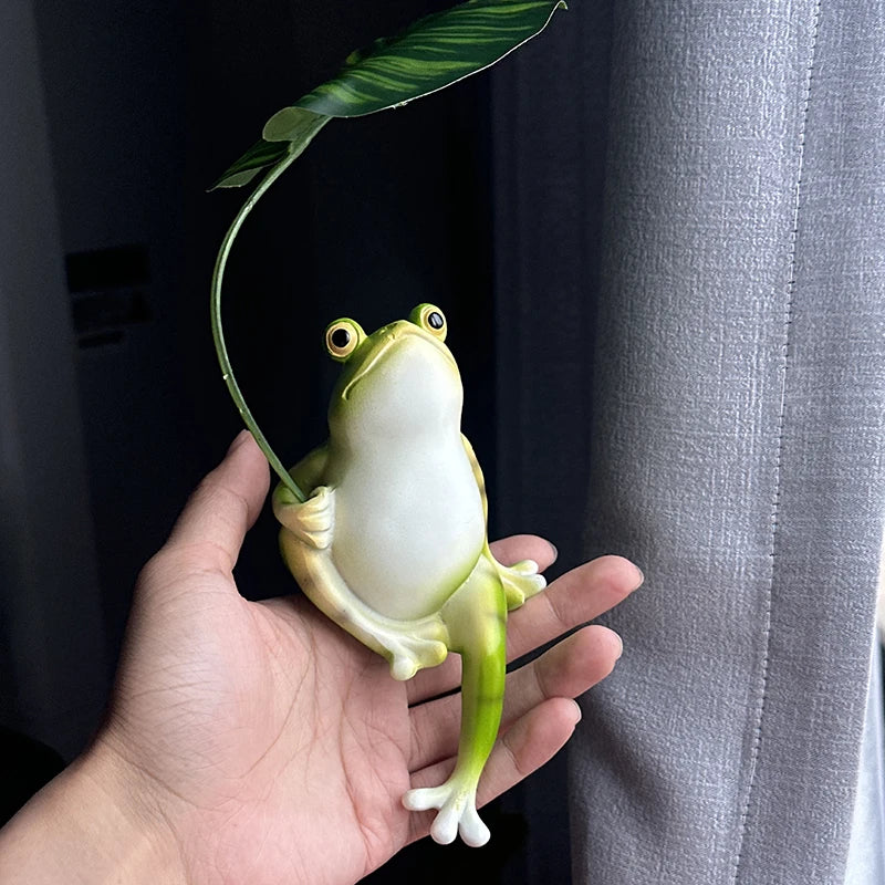 Resin Frog Garden Ornament Large Outdoor Lawn Decor Gift for Patio and Courtyard