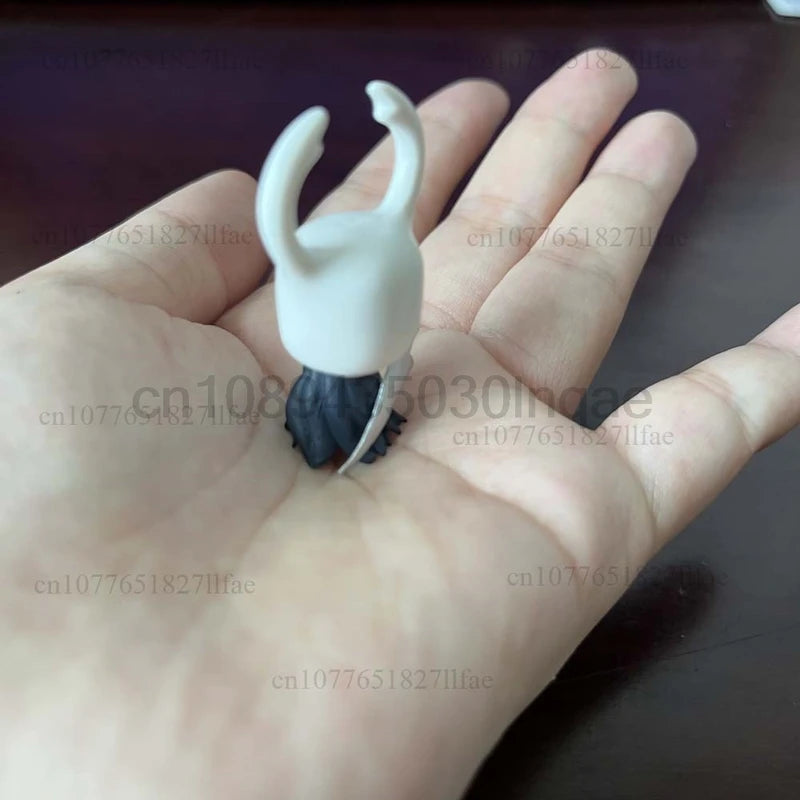 Mini Hollow Knight Knight Sitting Figurine - Cute Action Figure Model for Desk Decor