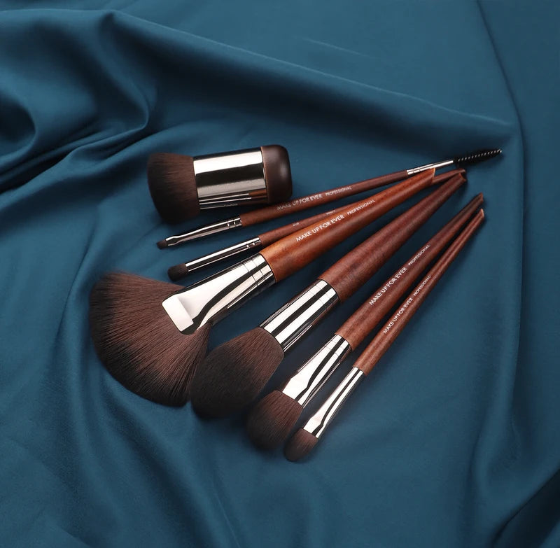 Large Fluffy Loose Powder Brush - Soft Fiber Hair for Makeup Application