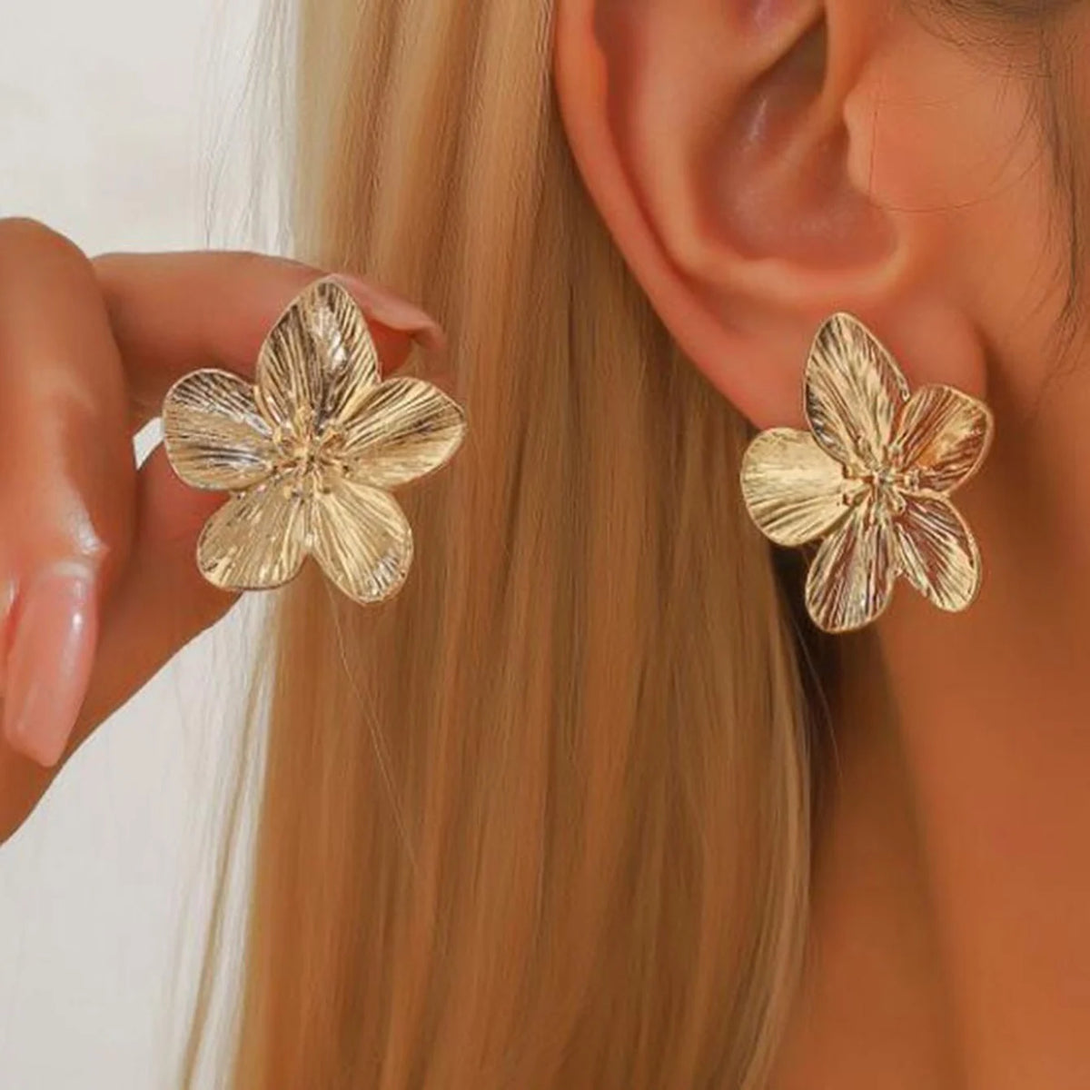 Hypoallergenic Vintage Flower Stud Earrings - 18k Gold Plated Stainless Steel for Women
