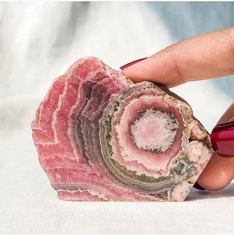 Natural Rhodochrosite Gemstone Slice for Feng Shui Home Decoration - 4-5cm