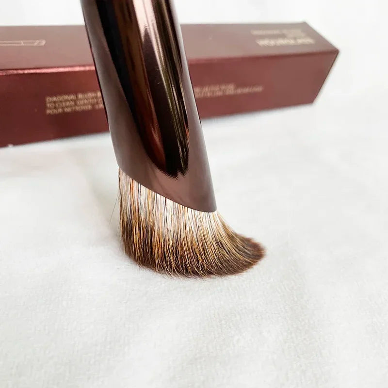 Diagonal Blush Brush for Face Powder & Contour - Natural Fox Hair