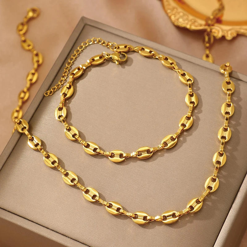 Cute Pig Nose Hollow Carving Jewelry Set for Women - Necklace & Bracelet