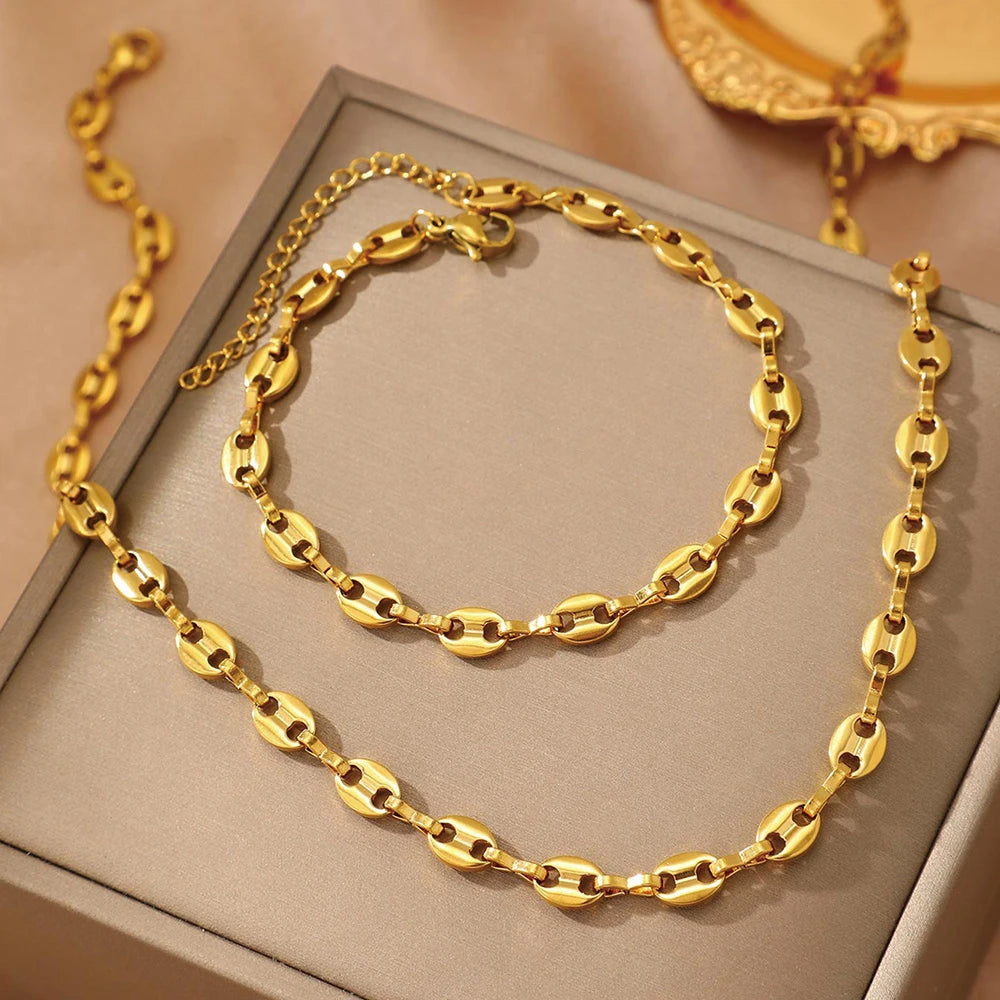 Cute Pig Nose Hollow Carving Jewelry Set for Women - Necklace & Bracelet