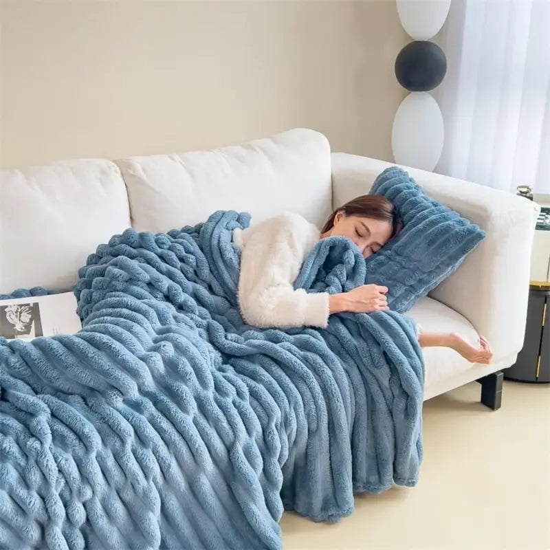 Double Sided Warm Blanket - Breathable Skin-Friendly Quilt for Cozy Comfort