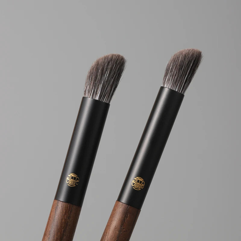 Professional Makeup Brush with Blue Fox Hair - Blending & Contouring Eye Shadow Brush