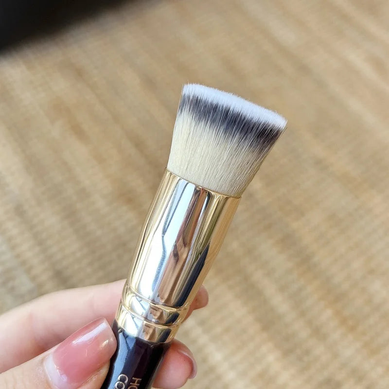 Hollywood Complexion Double-Ended Makeup Brush for Contour & Blending