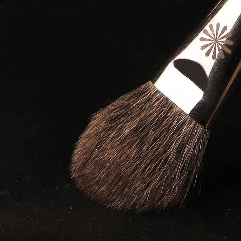 Grey Makeup Brush 108 Blush Brush Soft Fleece Wooden Handle Professional Face Brush